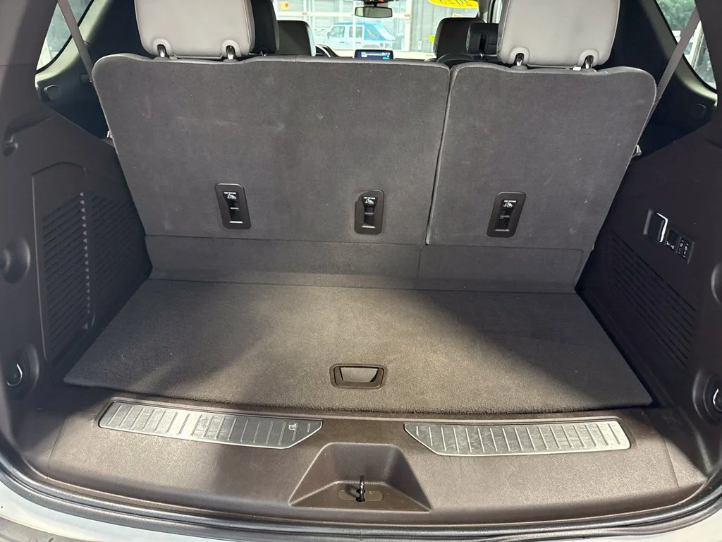 Used 2023 White Chevrolet Z71 image 14