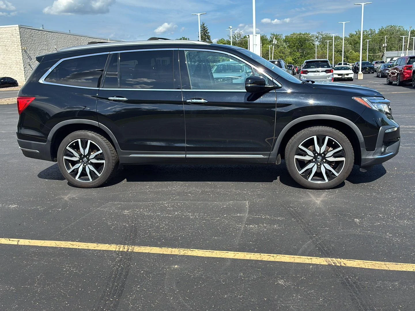 Used 2020 Crystal Black Pearl Honda Touring w/Rear Captain