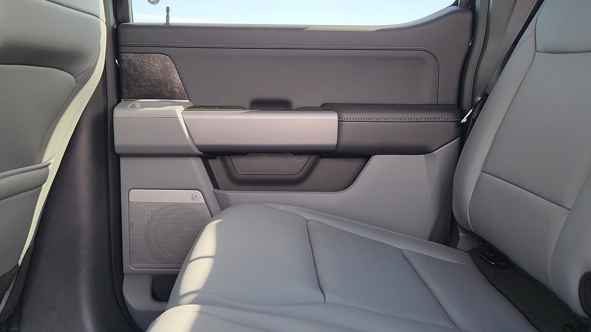 2025 Ford F-150 Lightning Flash - Photo 15