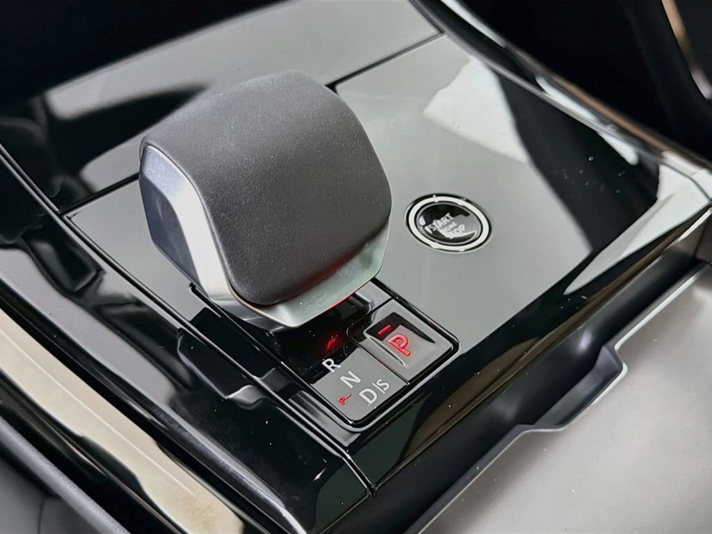 New 2027 Fuji White Land Rover SE image 17