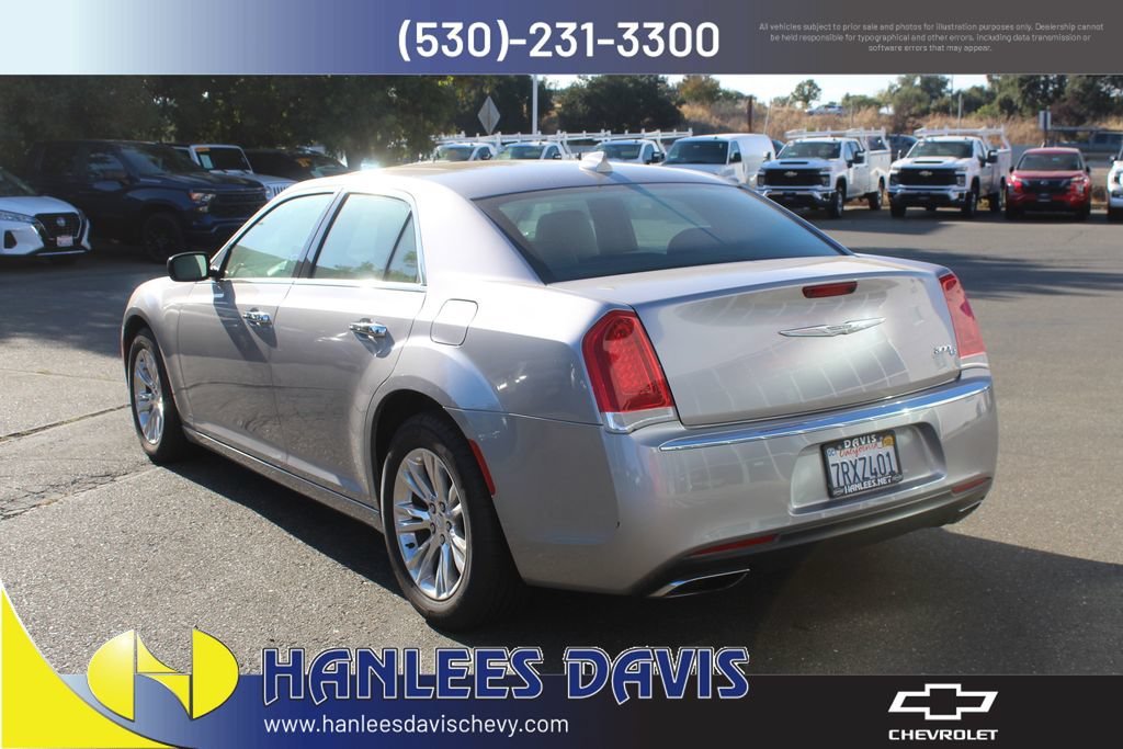 2016 Chrysler 300 C - Photo 9