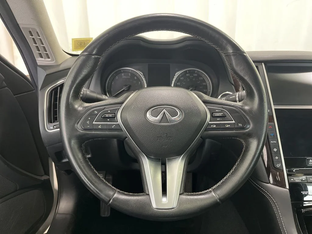 Used 2018 White INFINITI 3.0t LUXE image 6