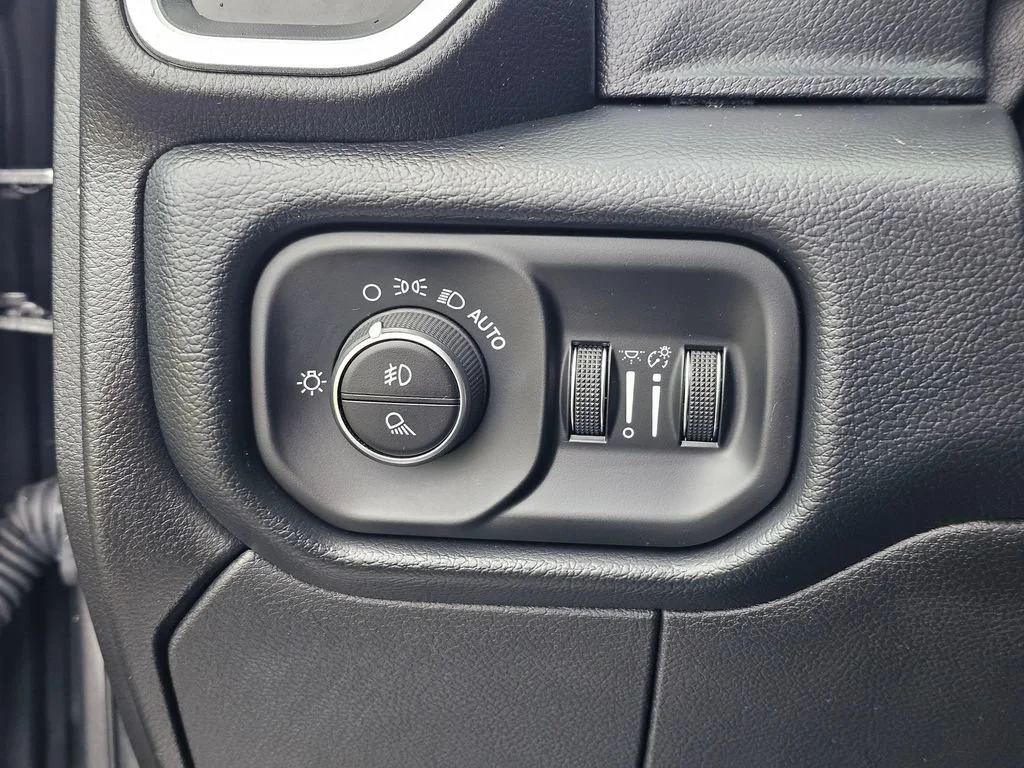 Used 2019  Ram Laramie image 24