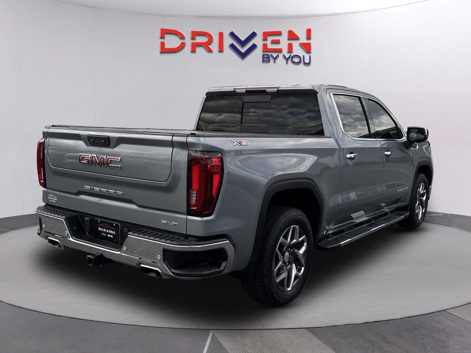 Used 2023 STERLING METALLIC GMC SLT image 4