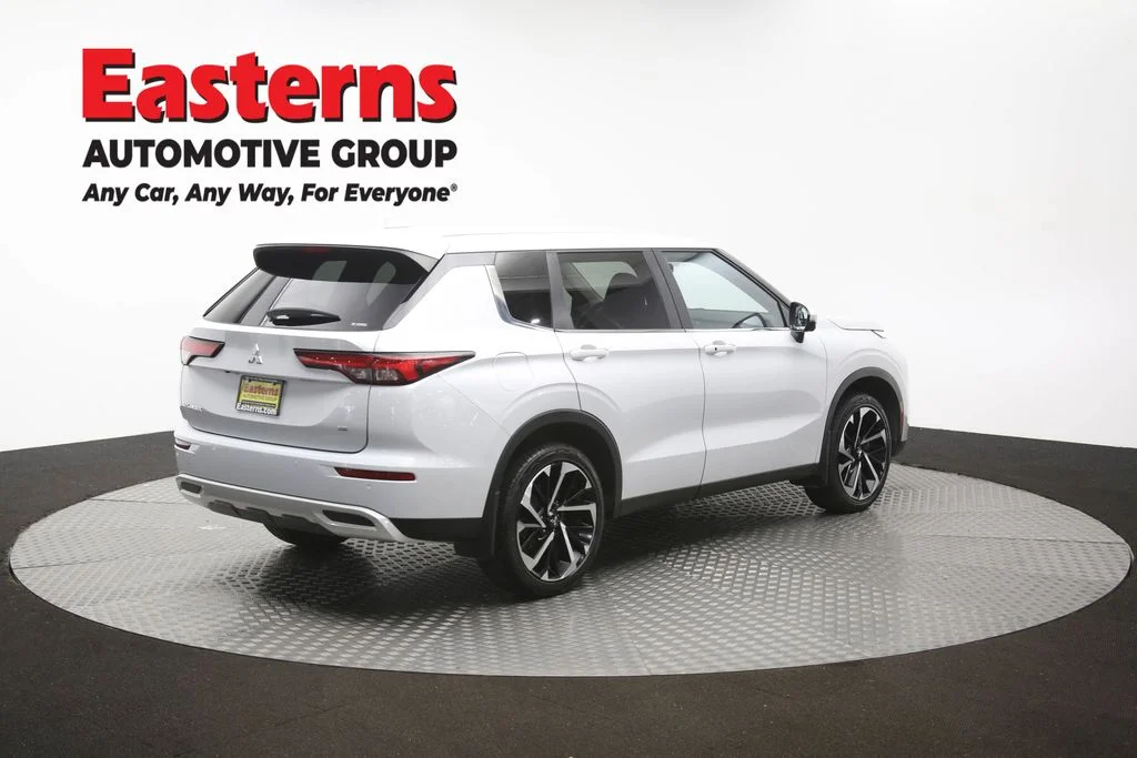 Used 2024 White Mitsubishi SE image 40