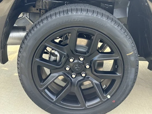 New 2027 Diamond Black Crystal Pearl-Coat Exterior Paint RAM Laramie image 26