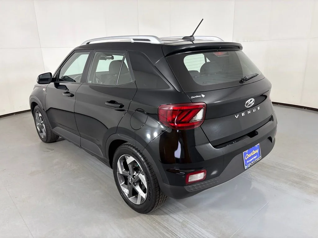 Used 2025 Black Hyundai SEL image 6