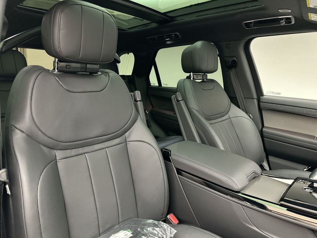 New 2027 Borasco Grey Metallic Land Rover Dynamic SE image 6