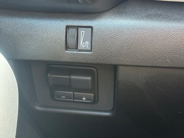Used 2025 Silver GMC AT4 image 17