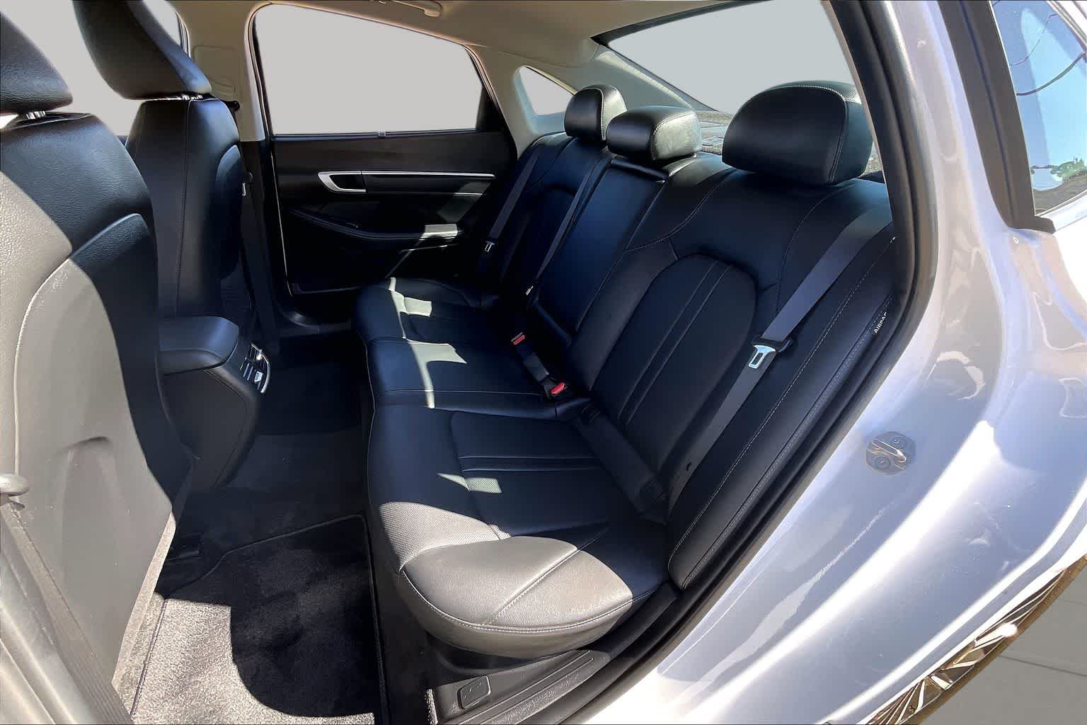 Used 2025 Serenity White Hyundai Limited image 20
