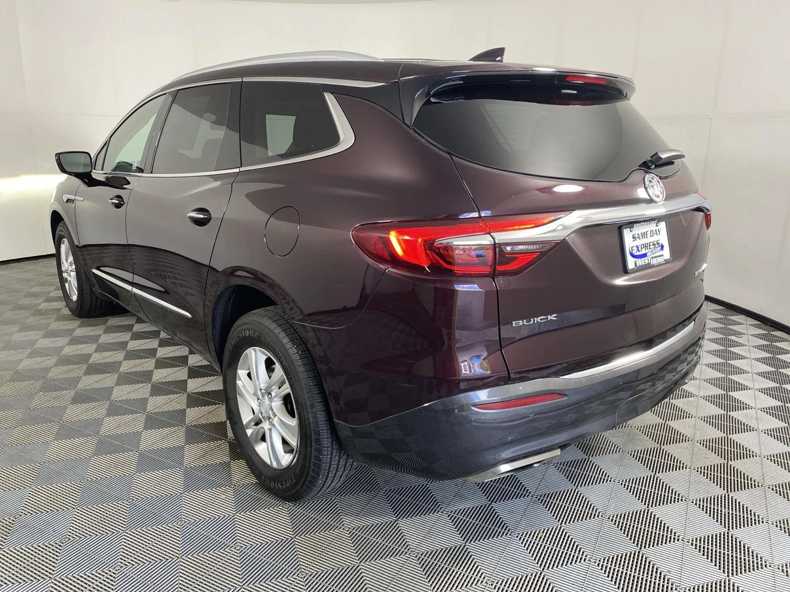 Used 2018 Black Cherry Metallic Buick Essence image 5