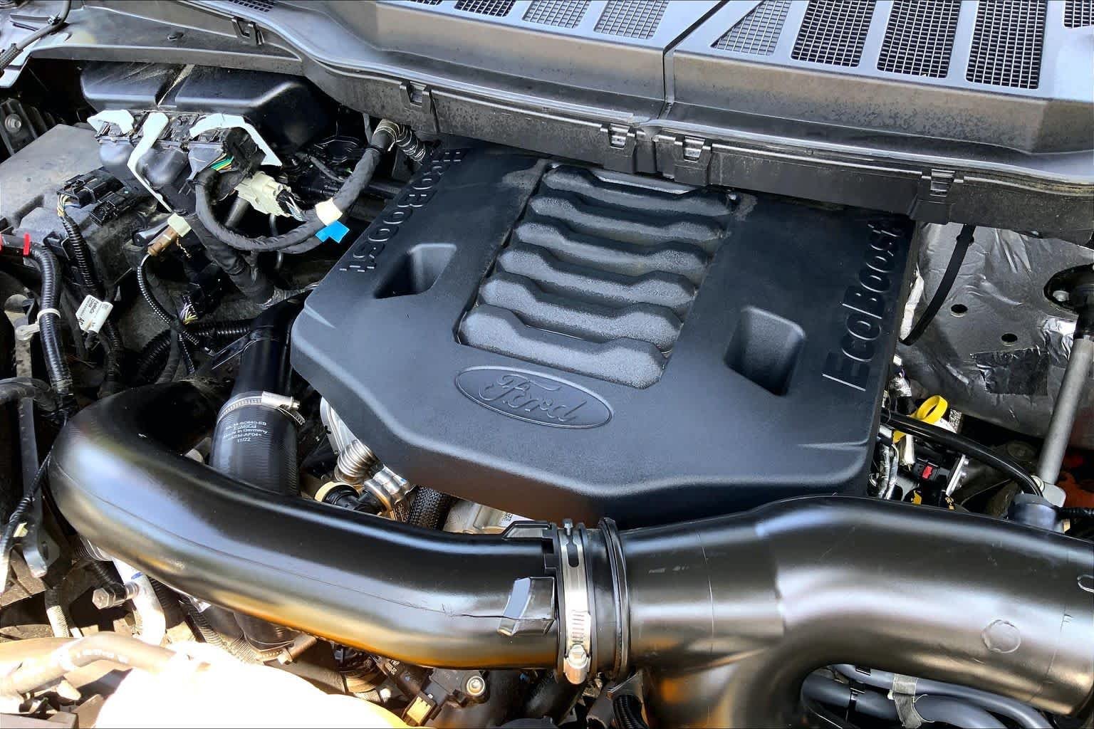 Used 2023 Agate Black Metallic Ford LARIAT image 33