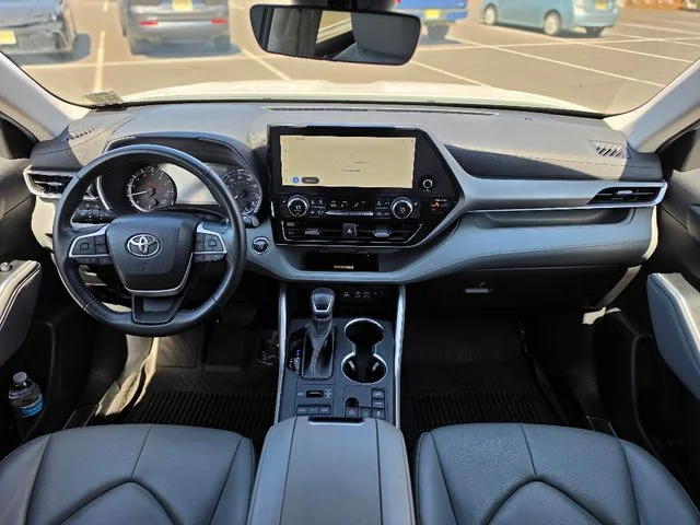 Used 2023 Beige Toyota XLE image 30
