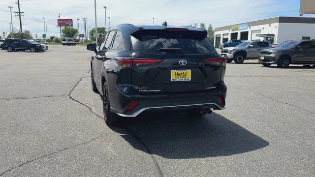 2025 Toyota Highlander LE - Photo 7