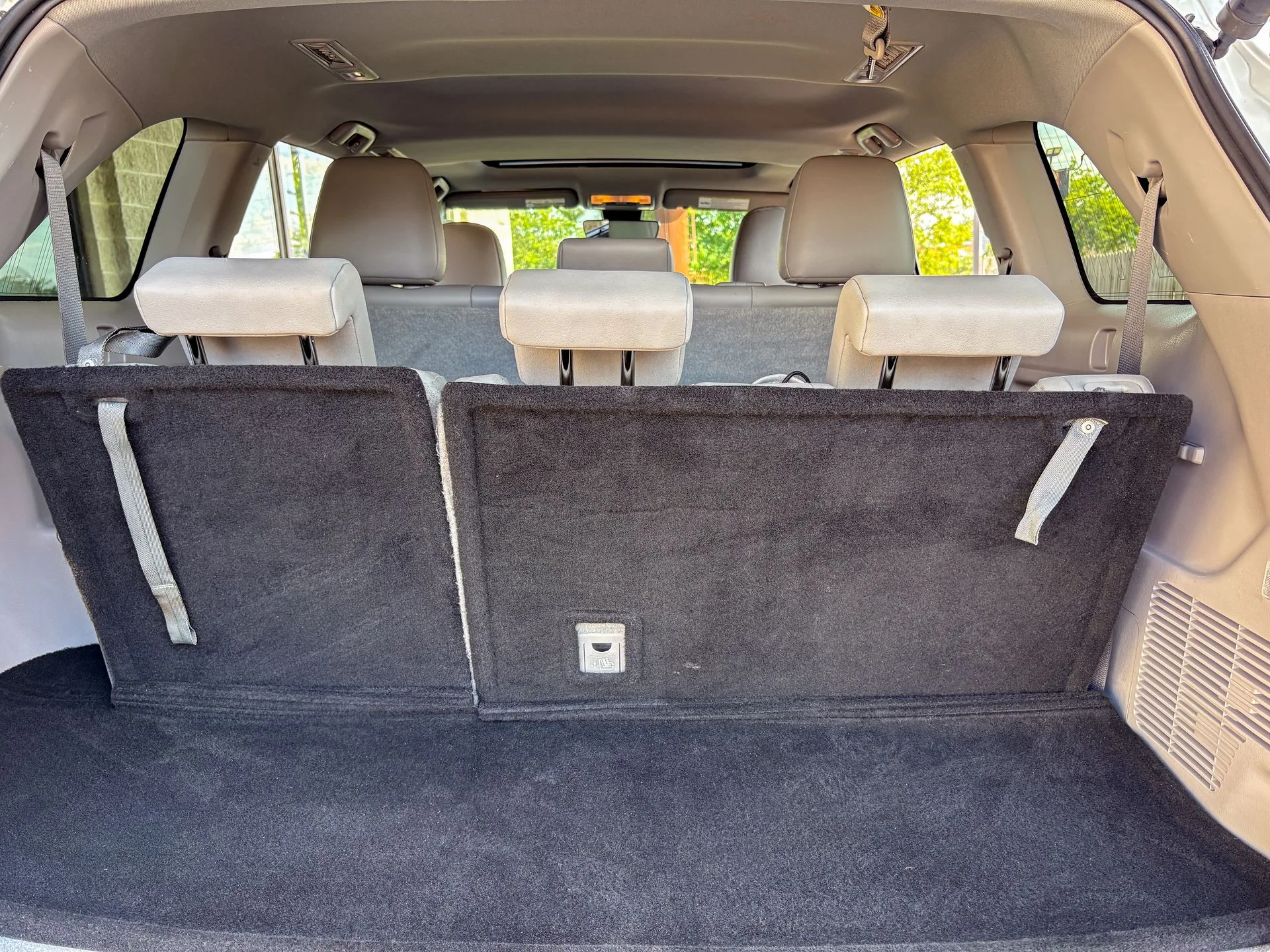 Used 2019 White Toyota XLE image 41