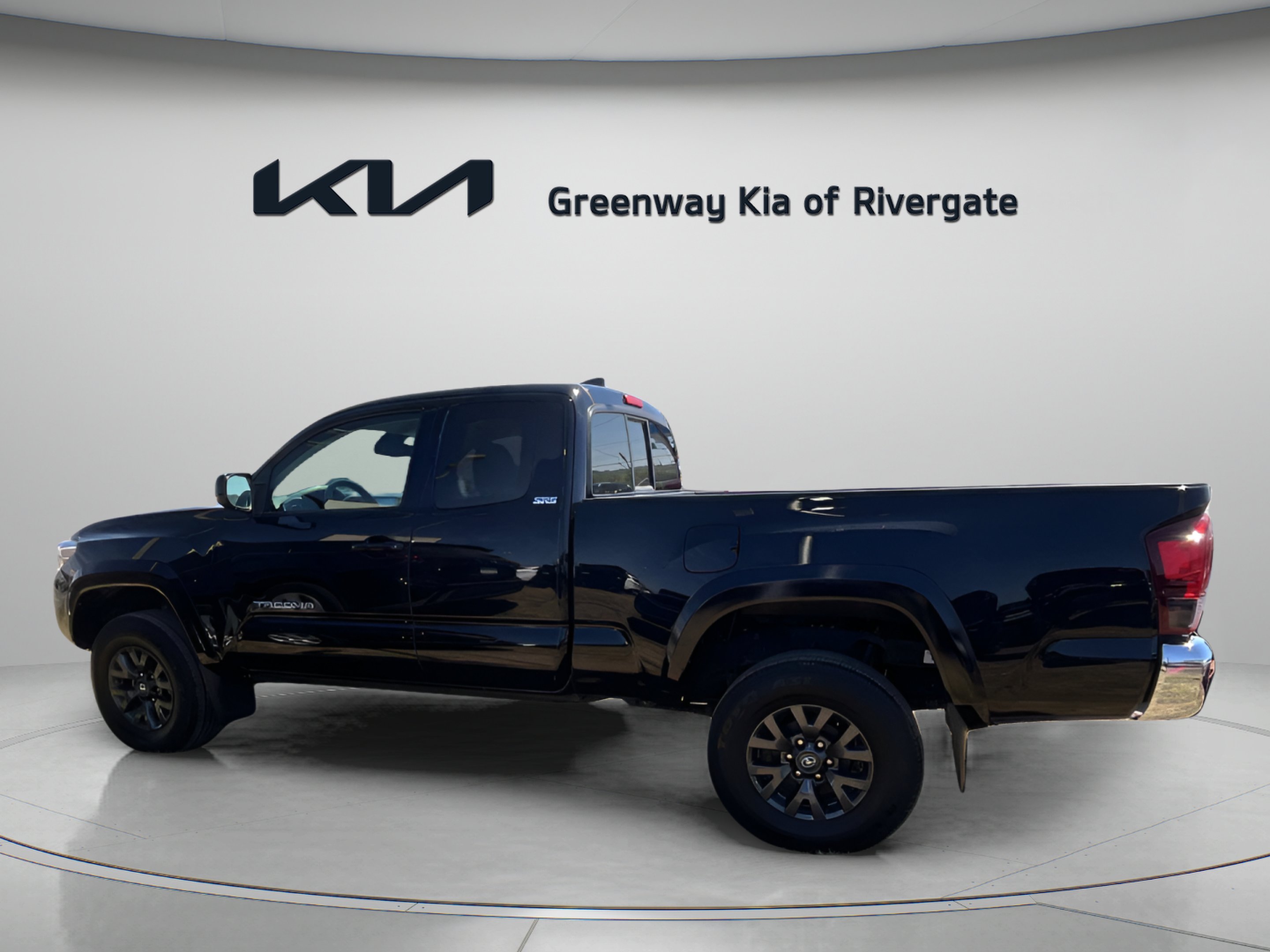 Used 2022 Midnight Black Metallic Toyota SR5 image 4