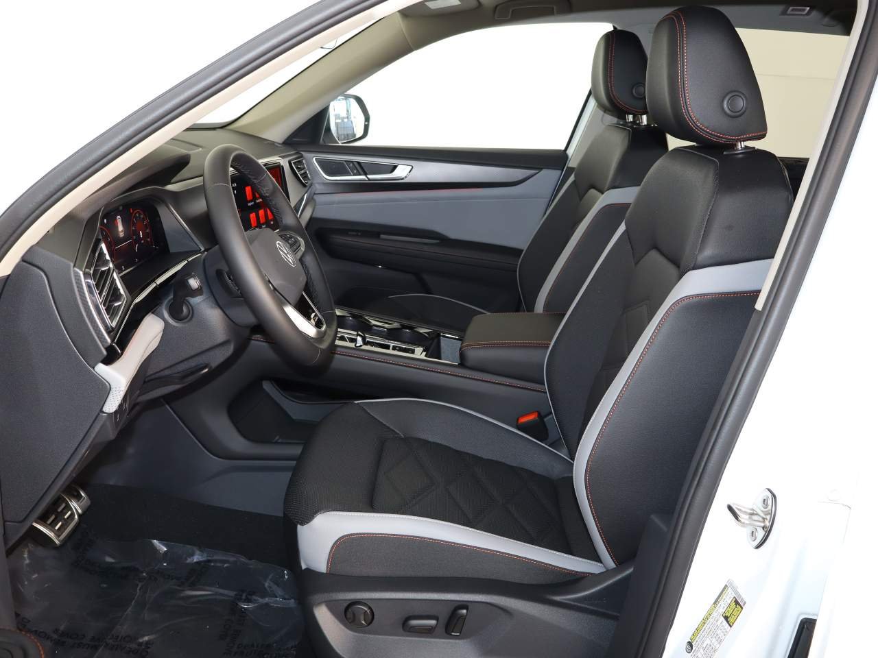 New 2026 OPAL WHITE PEARL Volkswagen Peak Edition 4Motion image 10