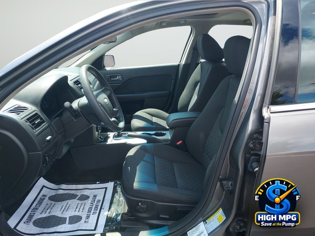 Used 2010 Gray Ford SE image 26
