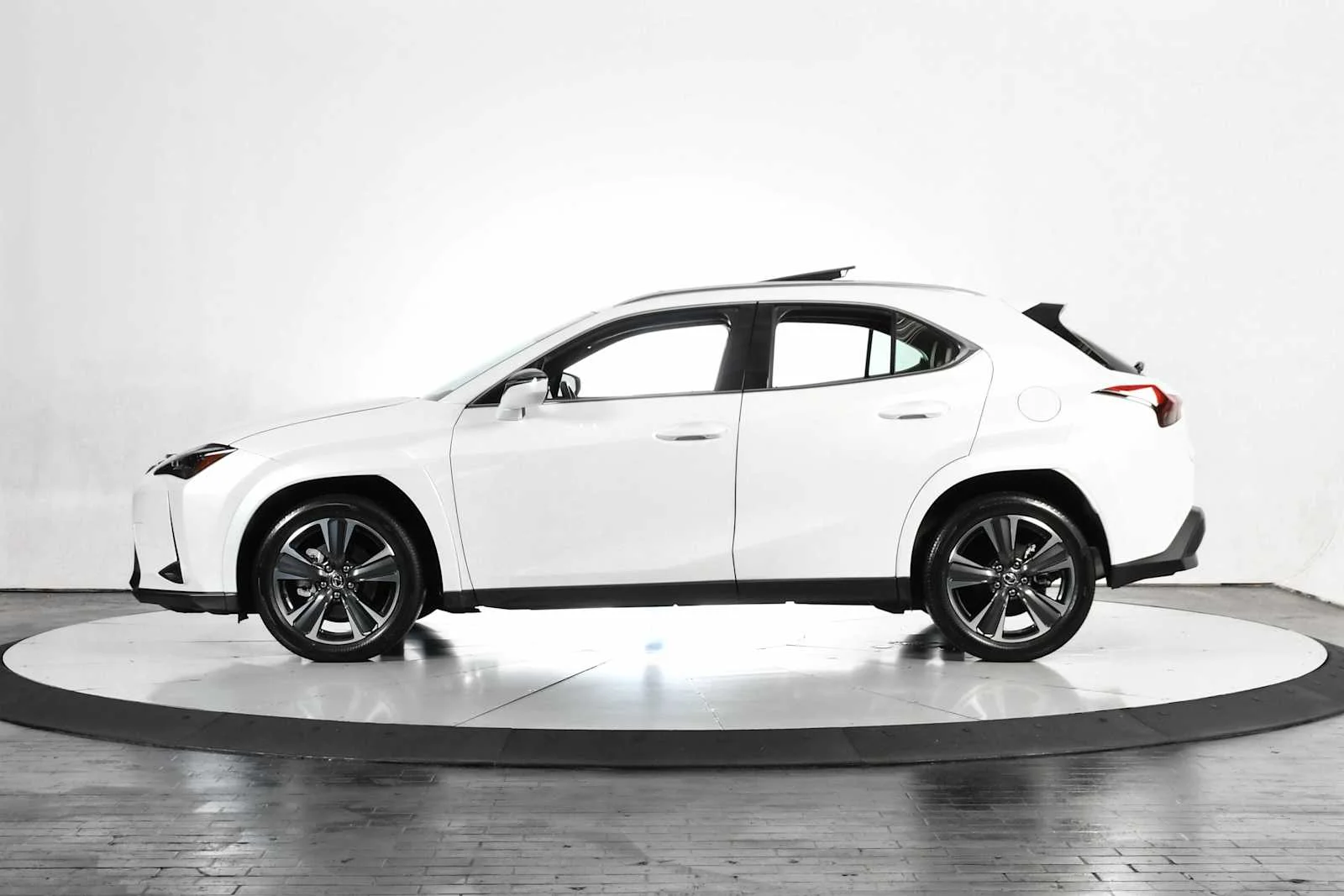 Certified Used 2025 EMINENT WHITE PEARL Lexus Premium image 2
