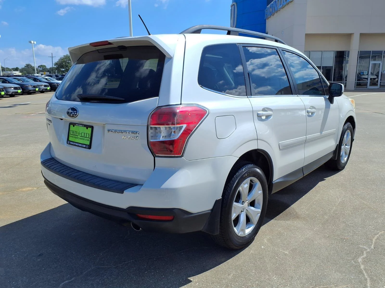 Used 2015 White Subaru 2.5i Limited image 4