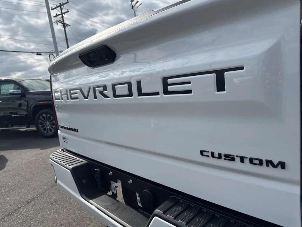 Used 2024 Summit White Chevrolet Custom image 28