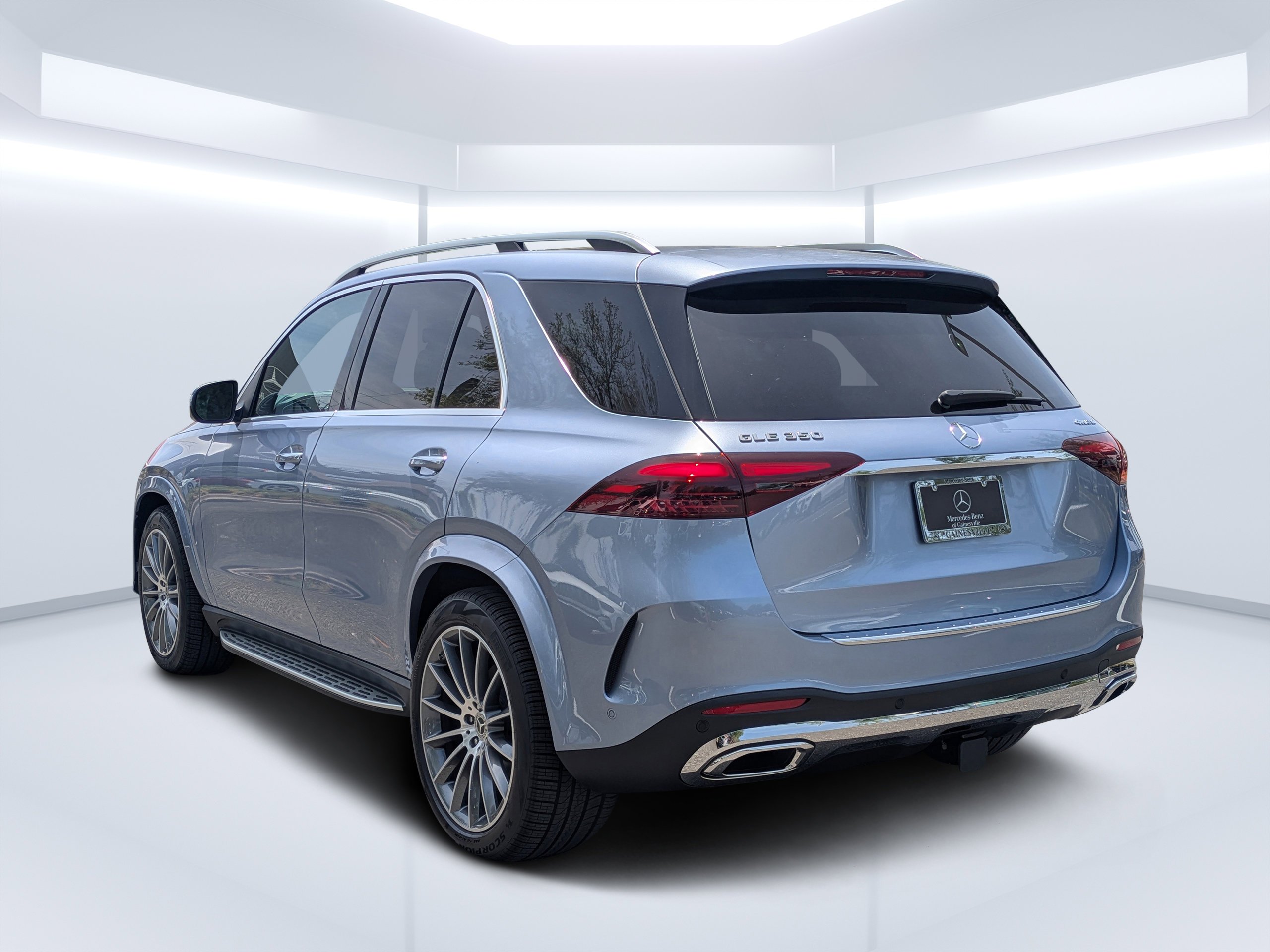 New 2026 MANUFAKTUR Cote d'Azur Light Blue Metallic Mercedes-Benz GLE 350 image 5