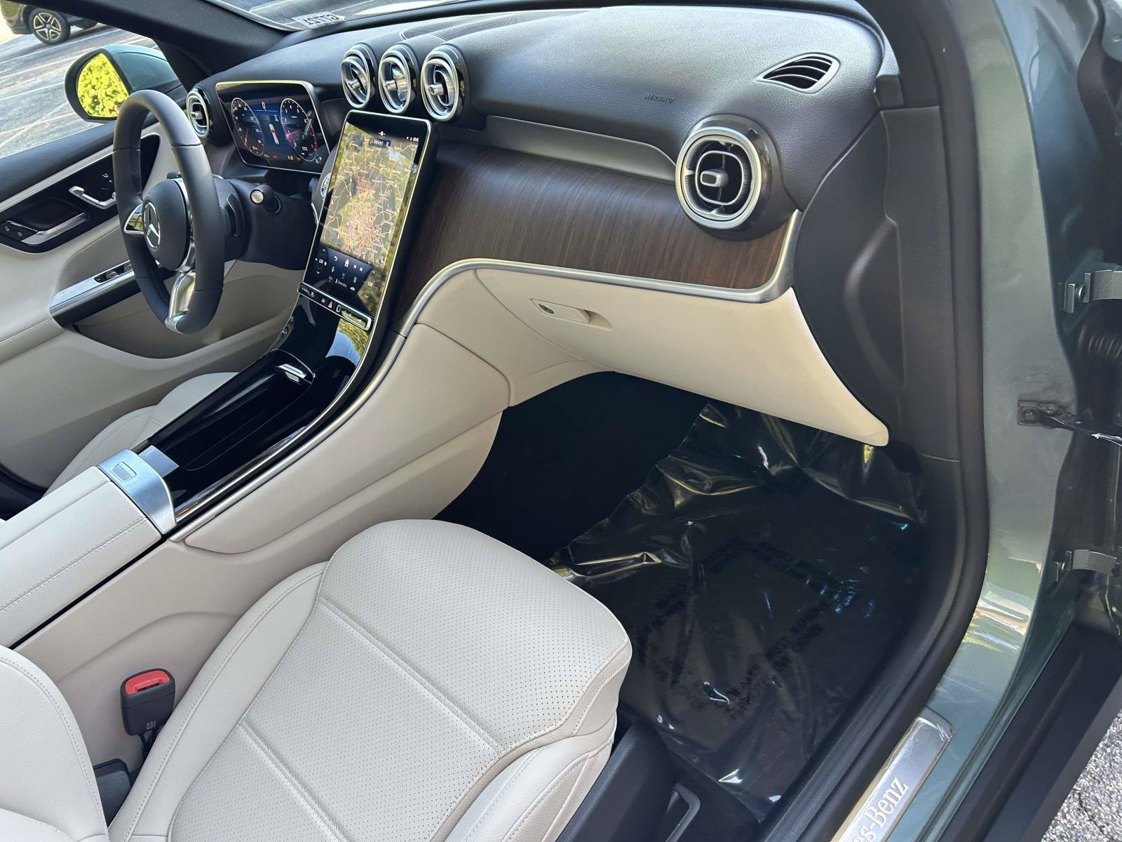 New 2027 Verde Silver Metallic Mercedes-Benz GLC 300 SUV image 42