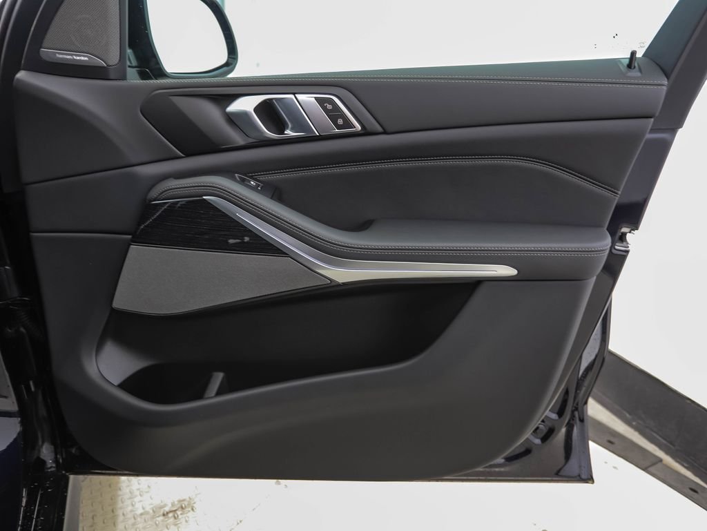 New 2026 Carbon Black Metallic BMW xDrive40i image 29