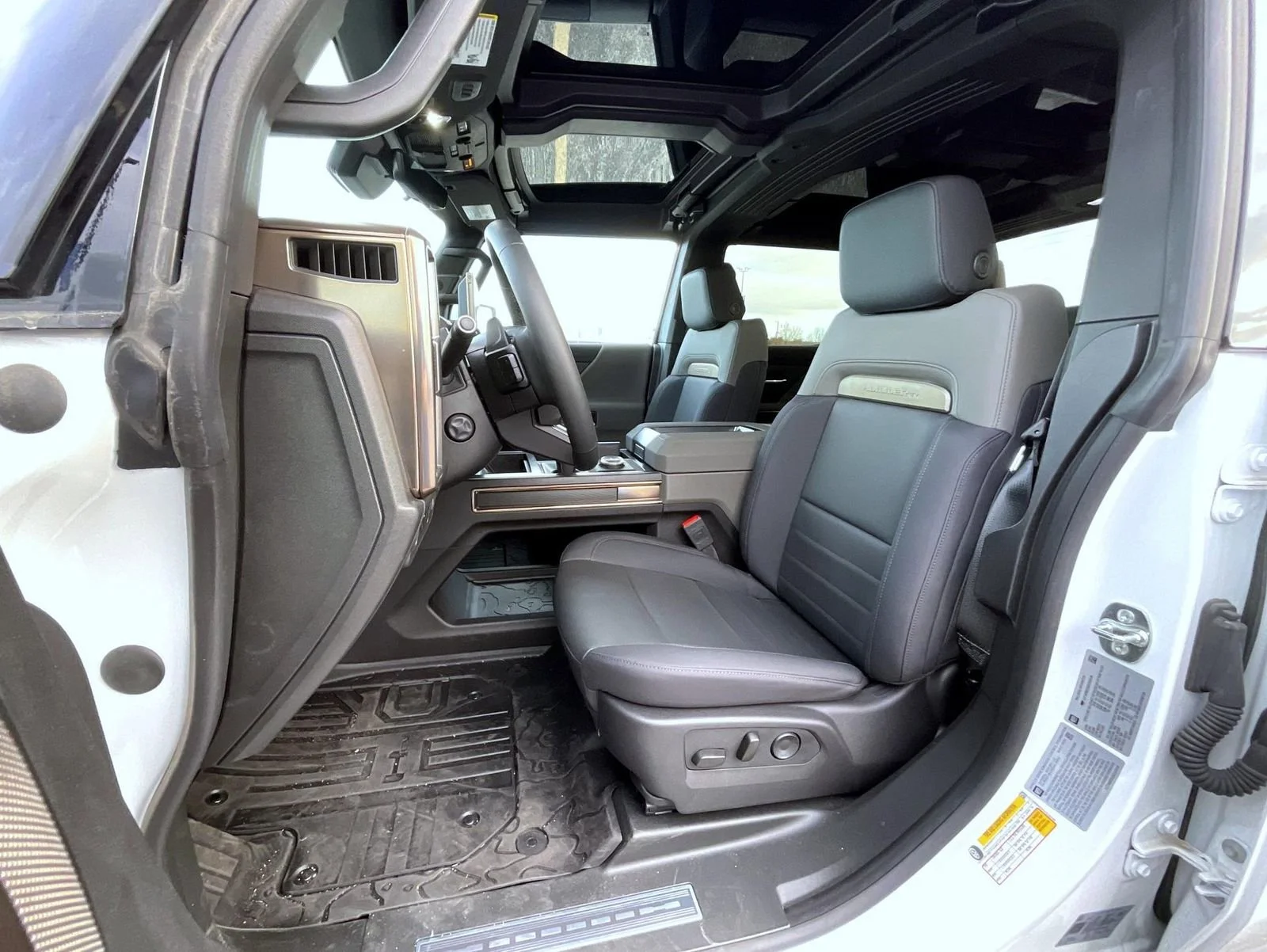 2025 GMC HUMMER EV 2X - Photo 10