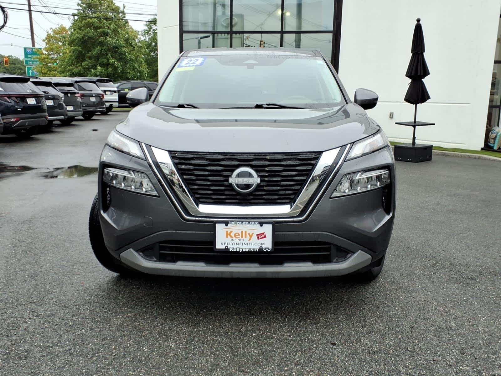 Used 2022 Gun Metallic Nissan SV image 2