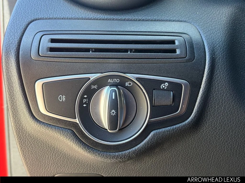 Used 2022 Red Mercedes-Benz GLC 300 image 28
