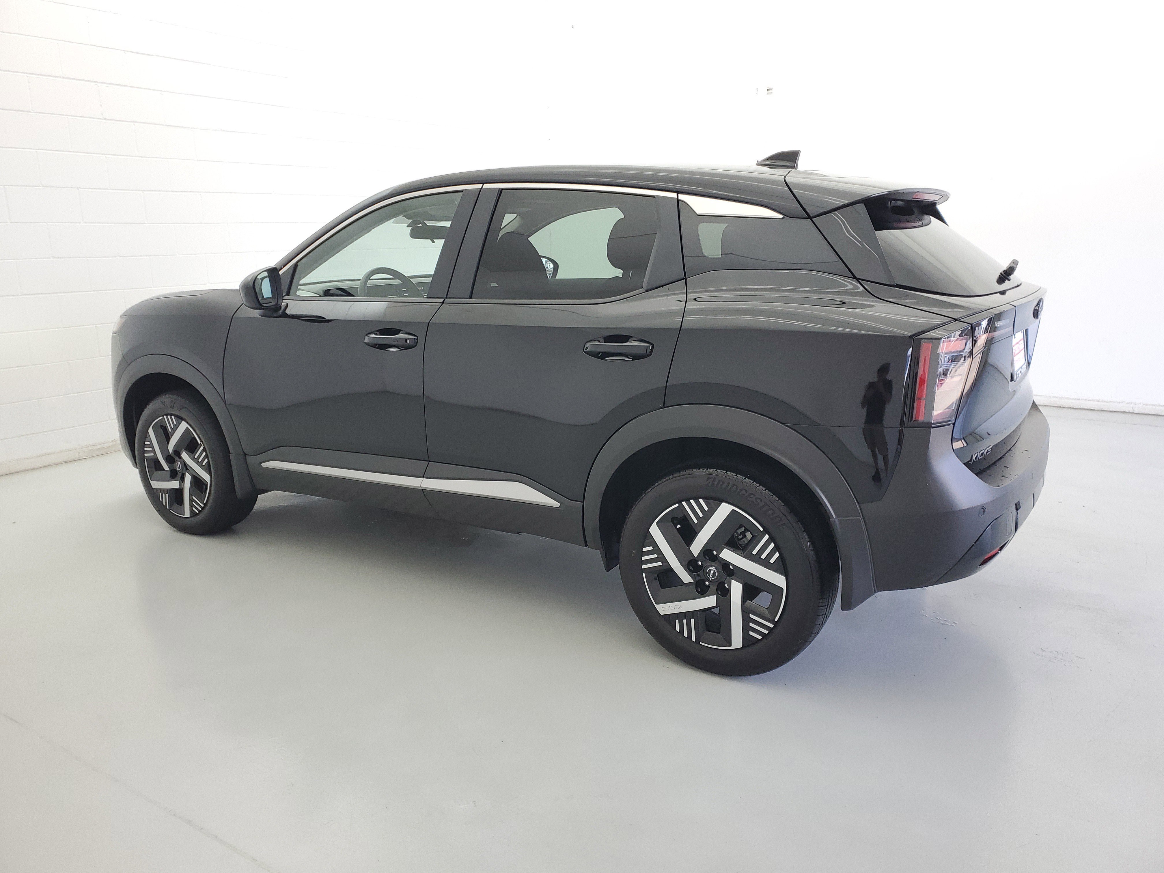 Used 2025 Super Black Nissan SV image 7