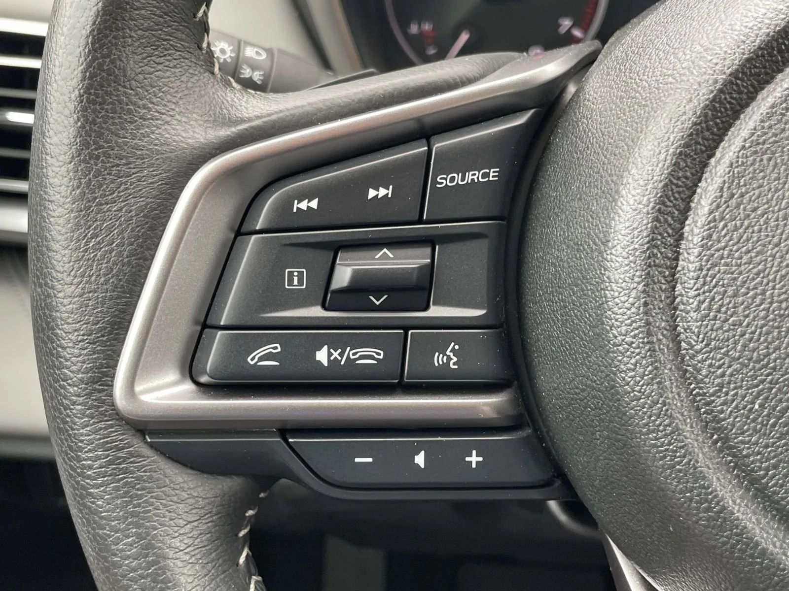 Used 2025 Magnetite Gray Metallic Subaru Limited image 10