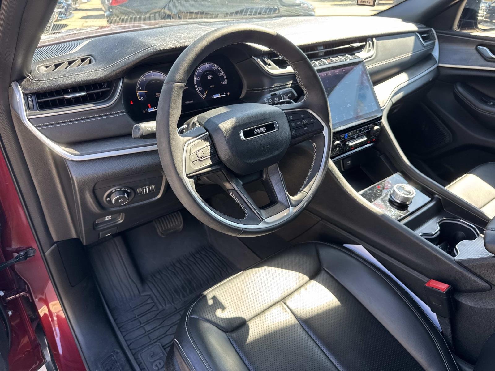 Used 2025 Velvet Red Pearlcoat Jeep Limited image 18