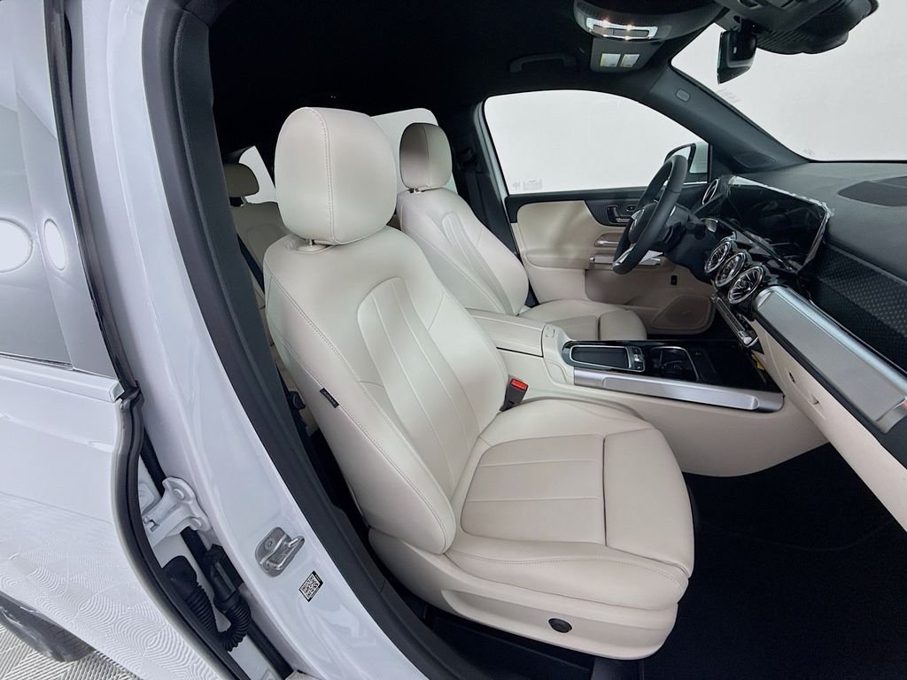 Used 2025 White Mercedes-Benz GLB 250 image 27