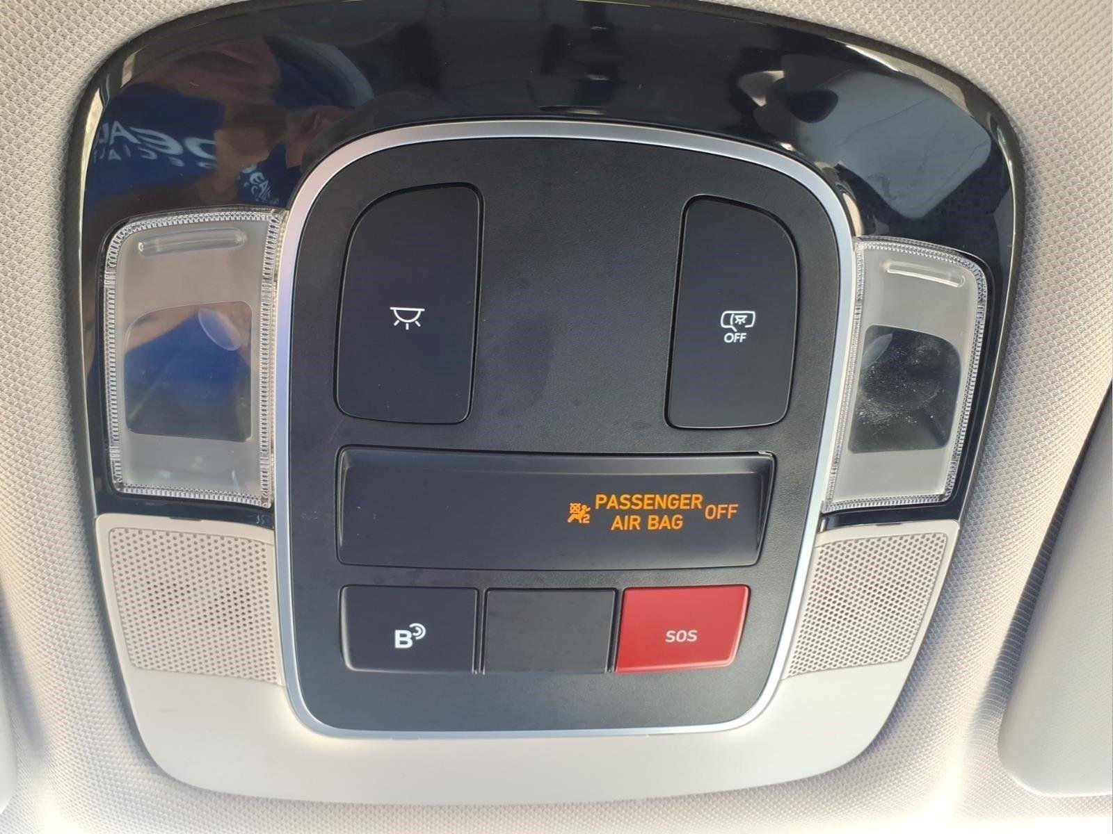 Used 2025 Shimmering Silver Hyundai SEL image 28