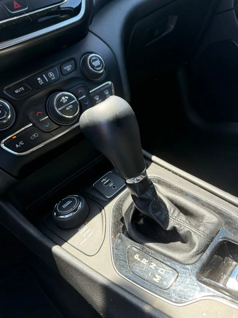 Used 2019 White Jeep Limited image 17