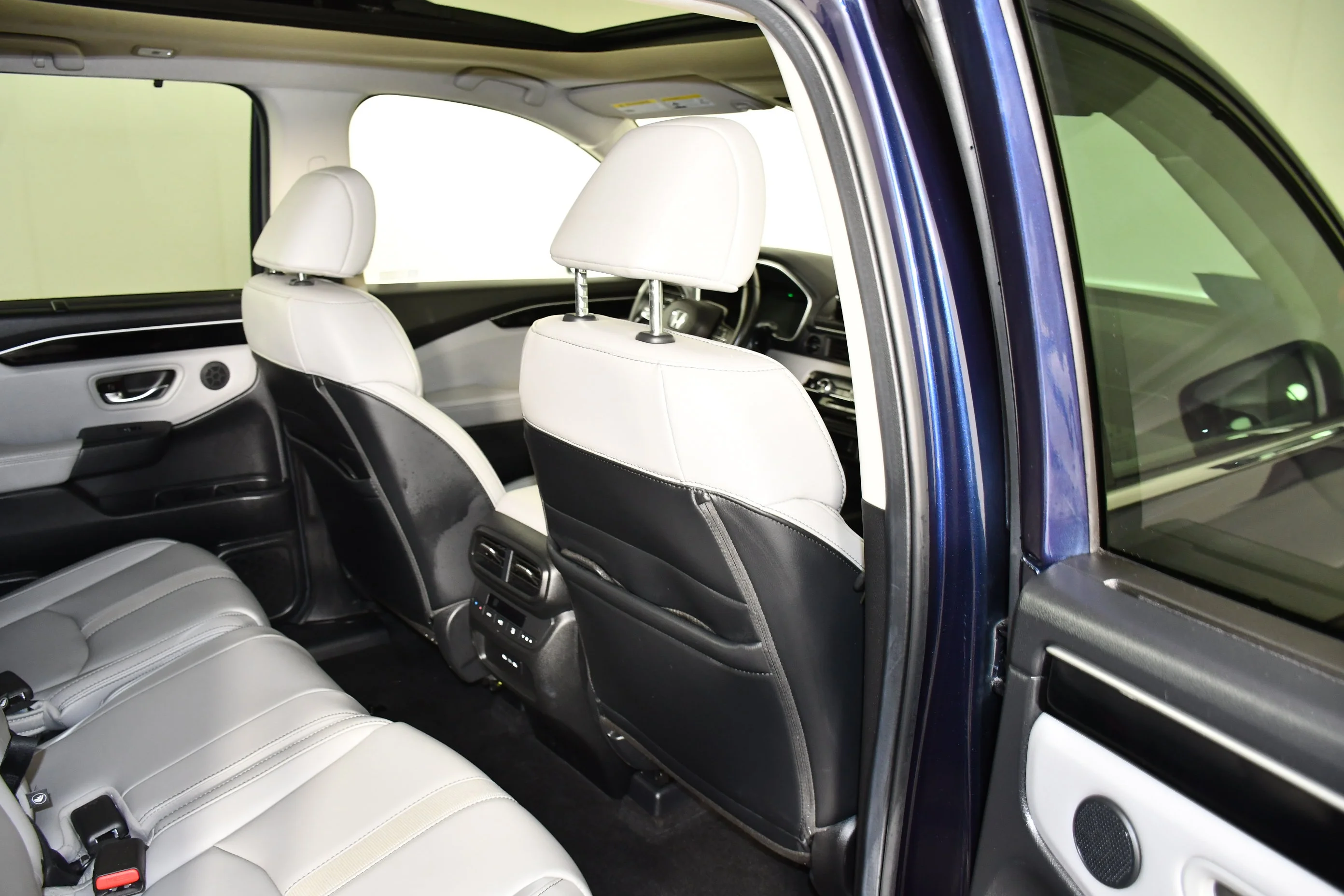 Used 2025 Obsidian Blue Pearl Honda Touring image 44