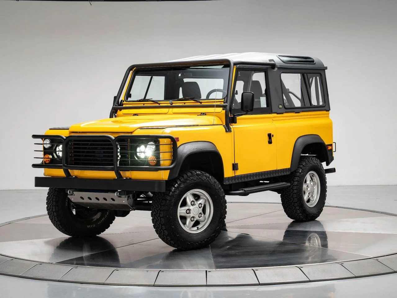 Used 1995 AA YELLOW Land Rover Soft Top image 1