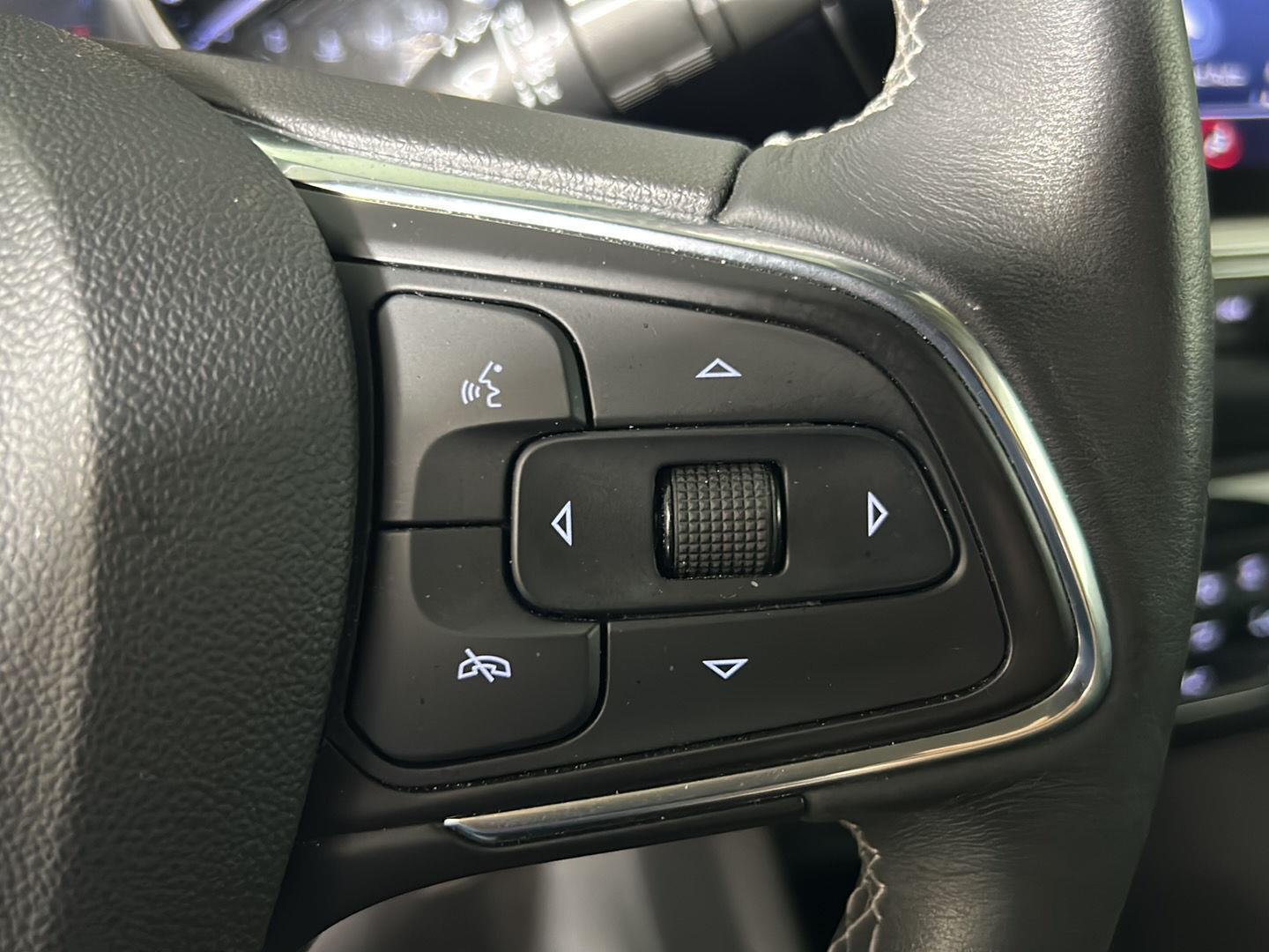 Used 2023 Cinnabar Metallic Buick Select image 21