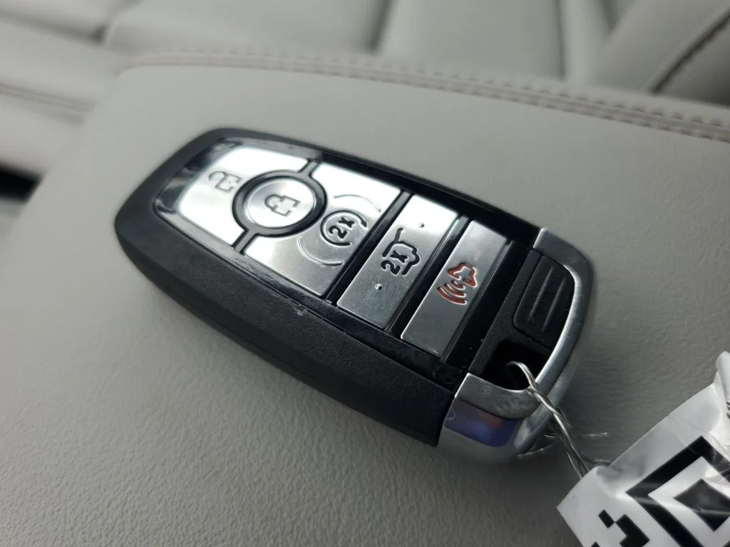 Used 2025 Vapor Blue Ford Active image 12