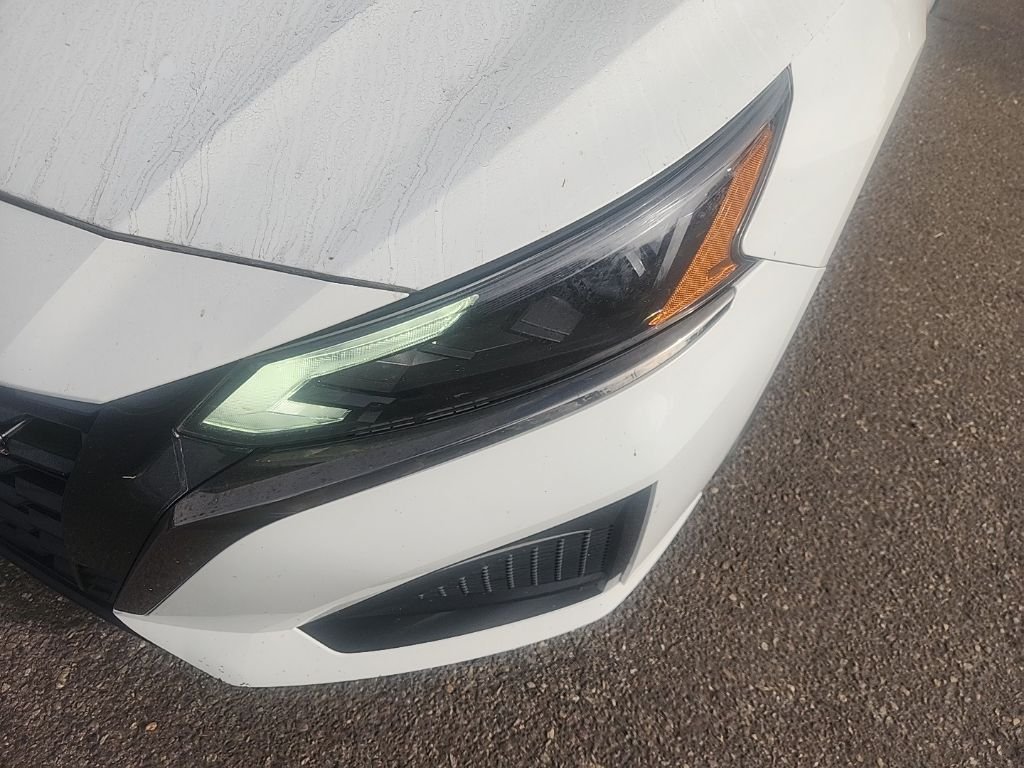 Used 2024 White Nissan 2.5 SR image 6