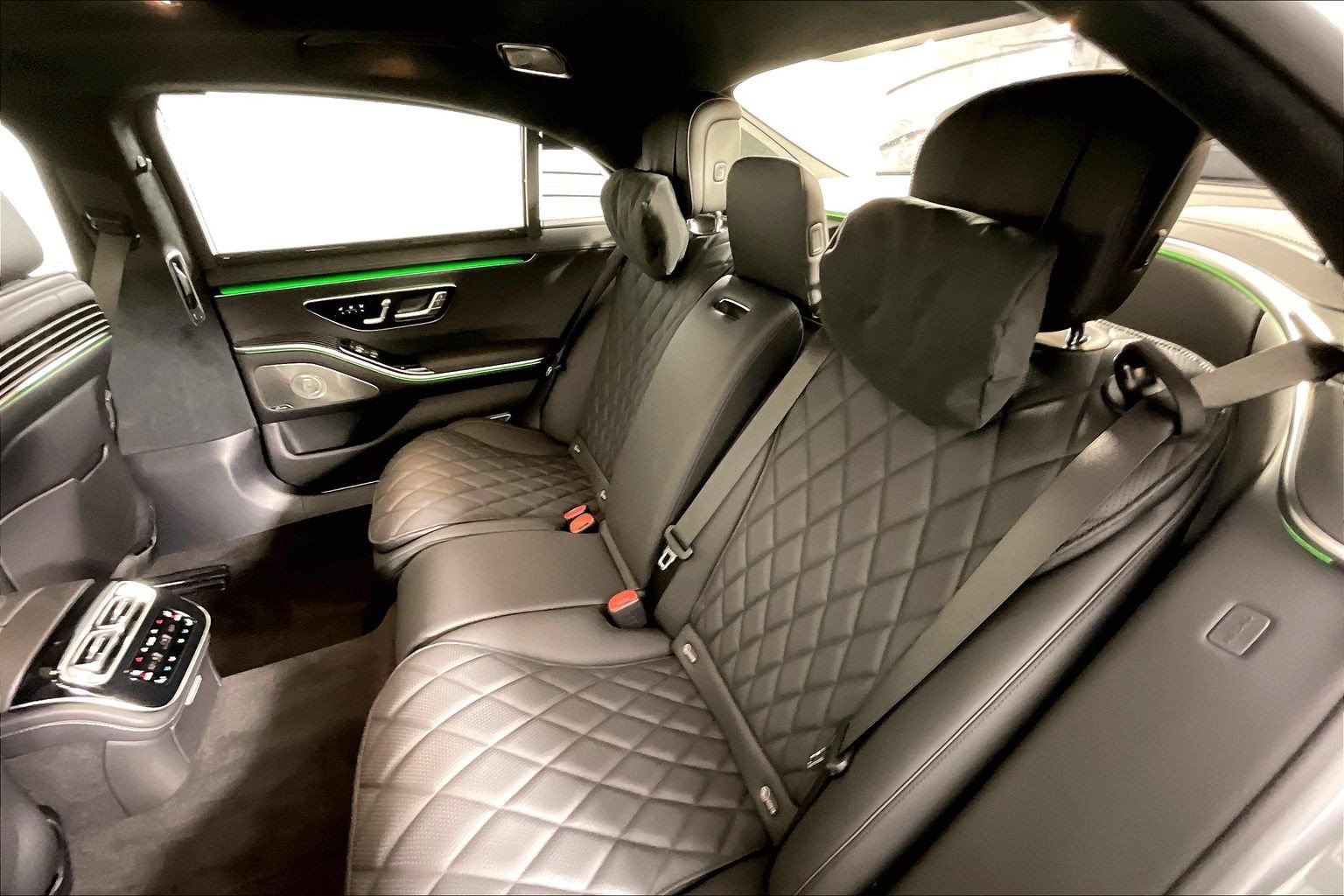 New 2026 Selenite Grey Metallic Mercedes-Benz S 580 image 24