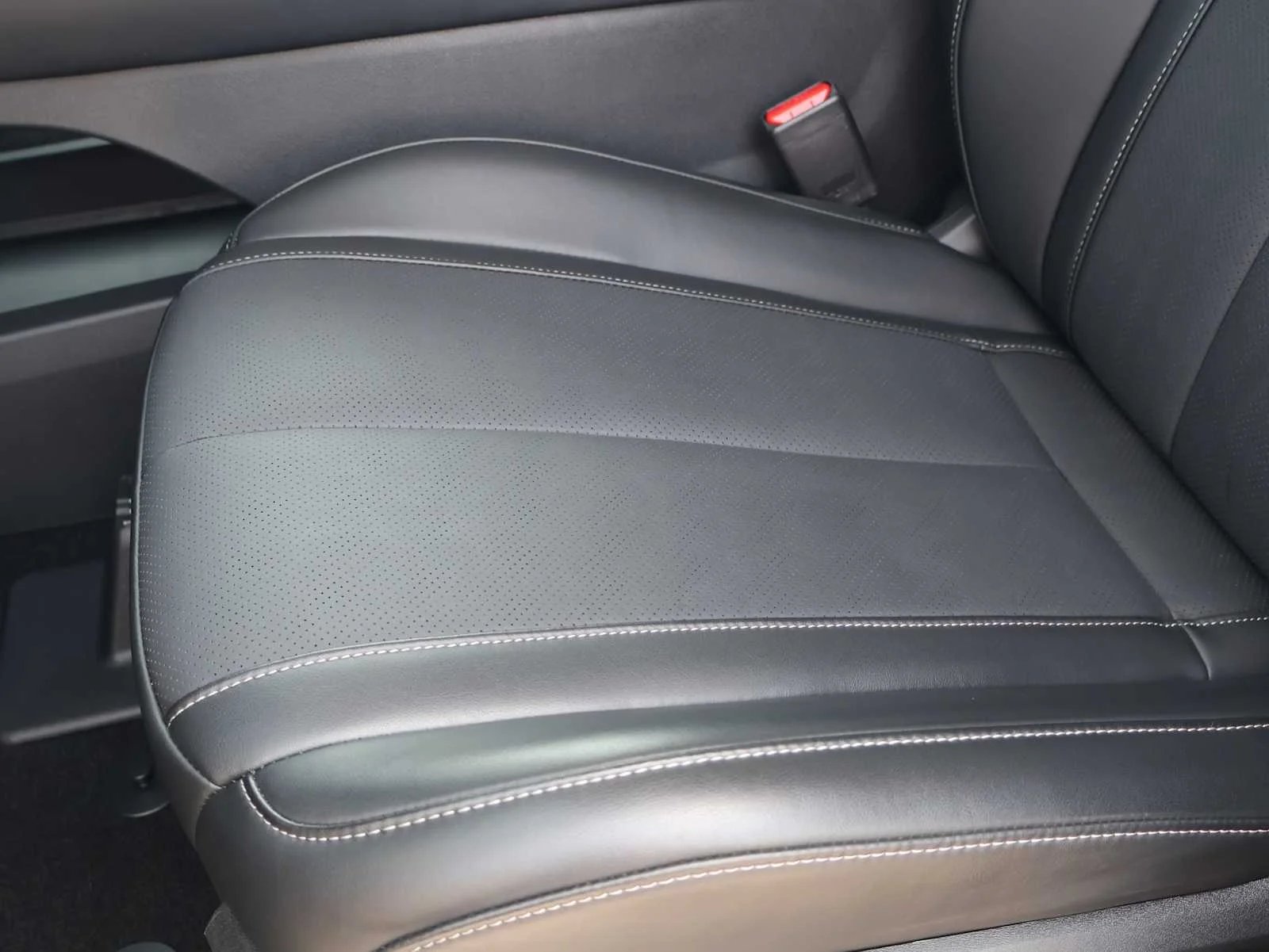 Certified Used 2026 Graphite Shadow INFINITI LUXE image 22