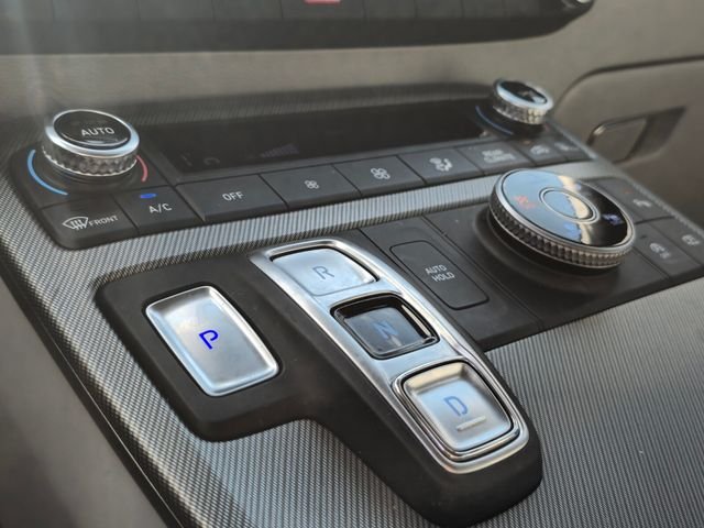Certified Used 2025 Black Hyundai SE image 21