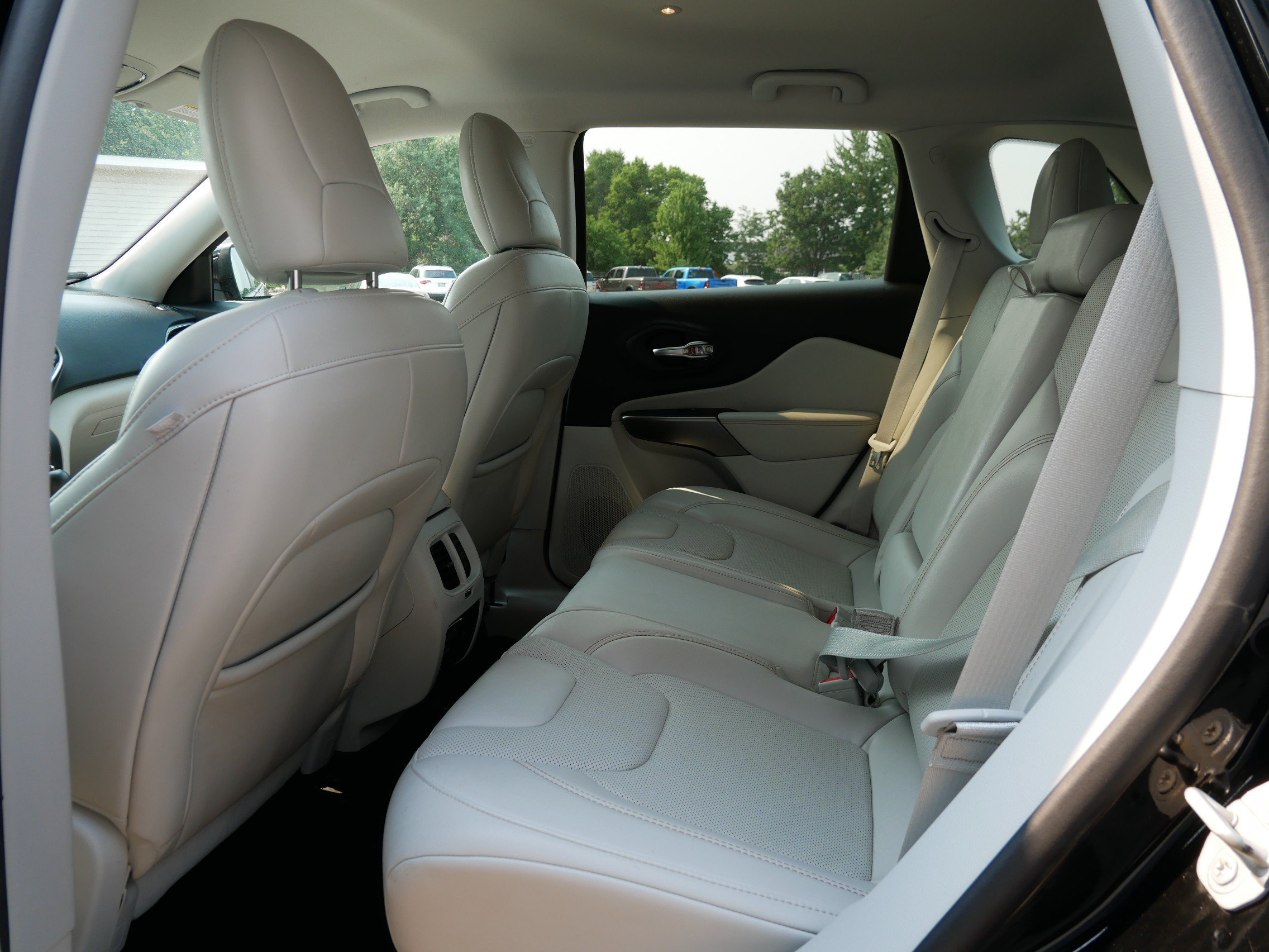 Used 2020 Diamond Black Crystal Pearlcoat Jeep Limited image 11