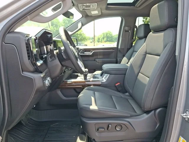 New 2026 Sterling Metallic GMC Elevation image 13