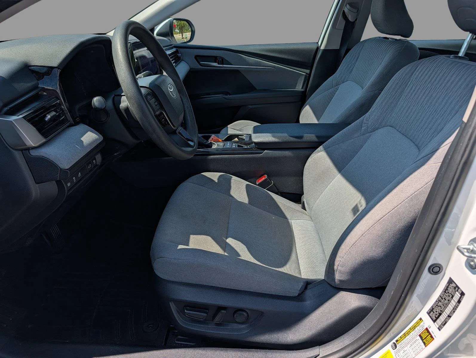 Used 2025 Ice Cap Toyota LE image 10