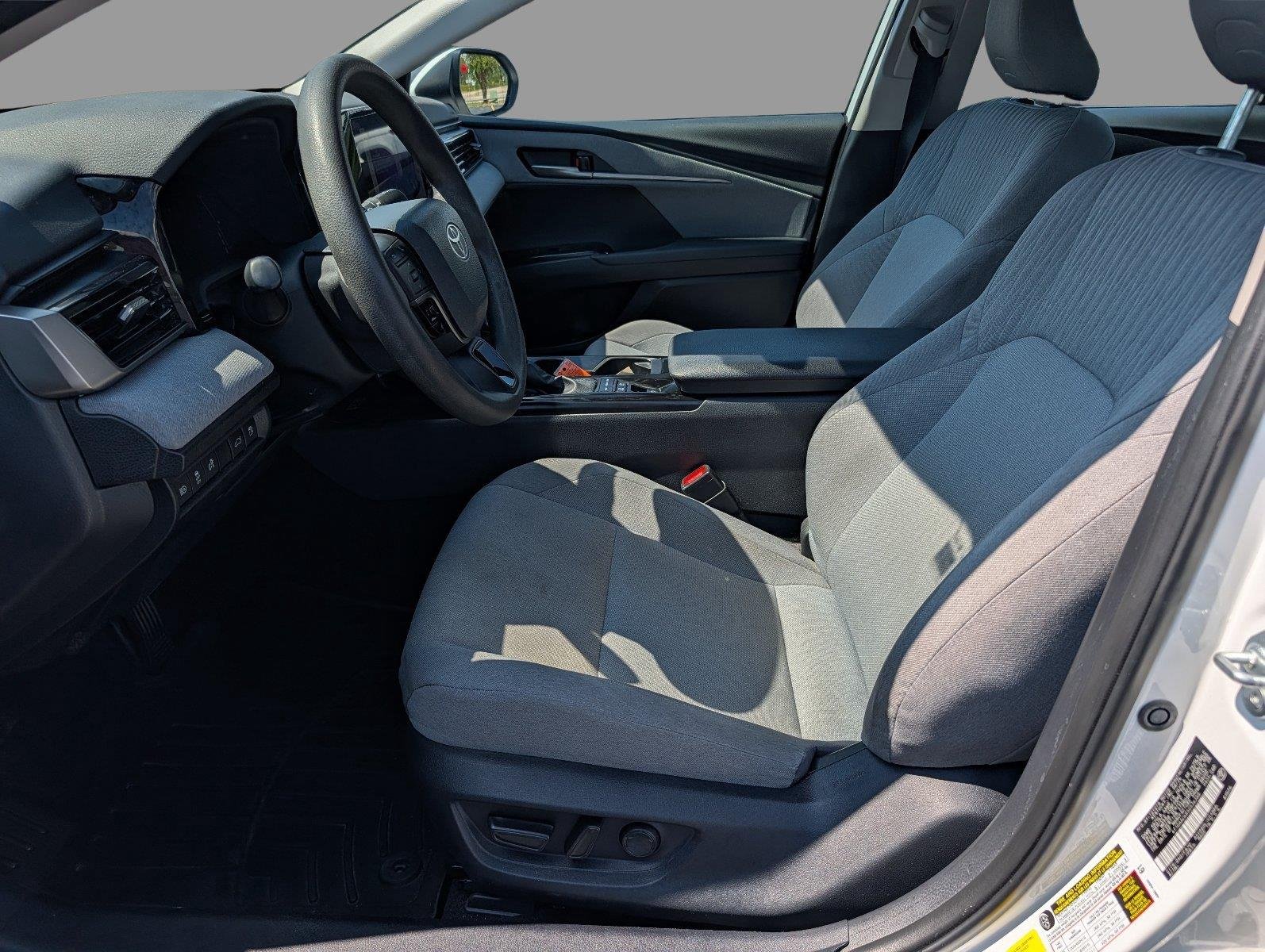 Used 2025 Ice Cap Toyota LE image 10