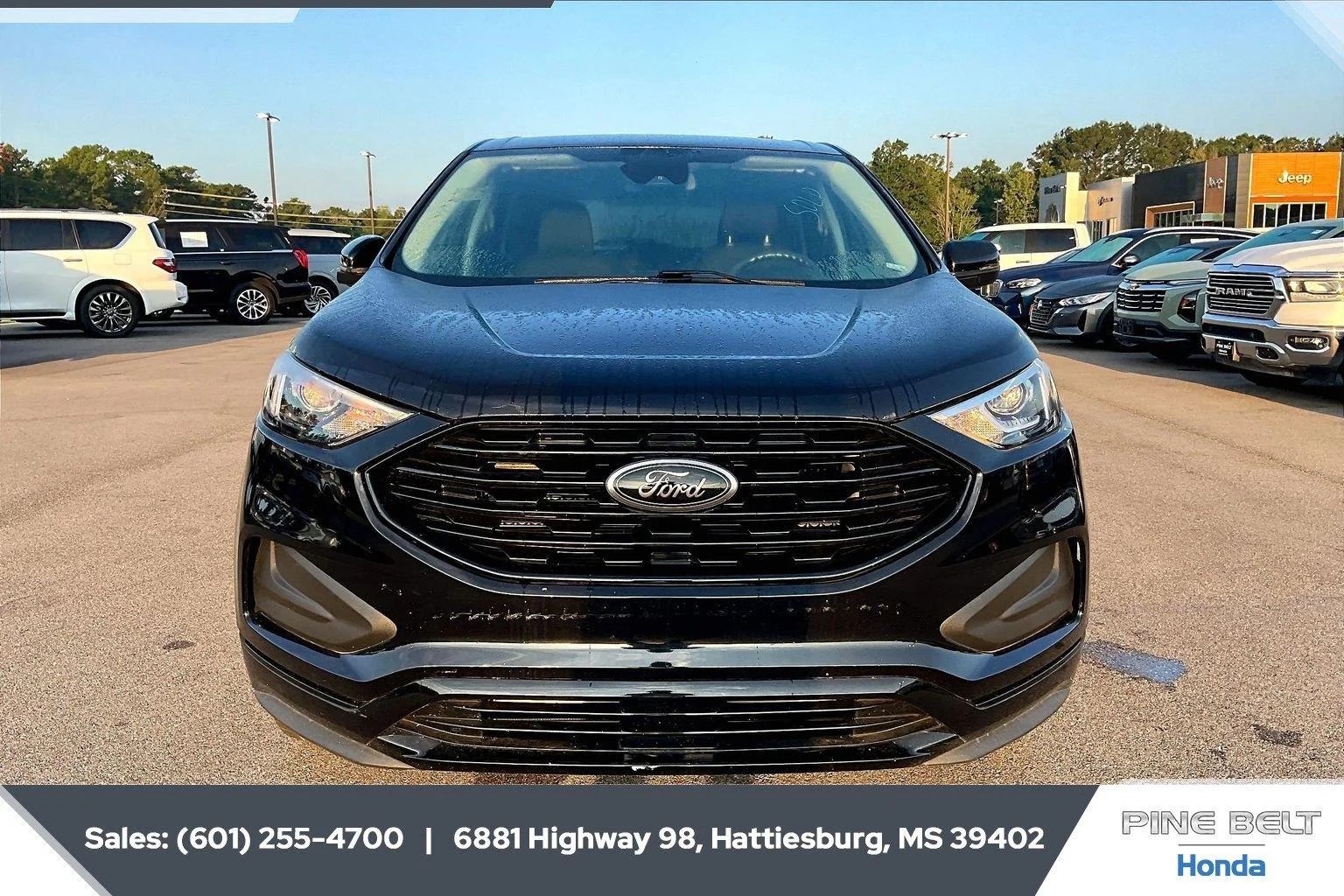 Used 2022 Agate Black Ford SE image 5